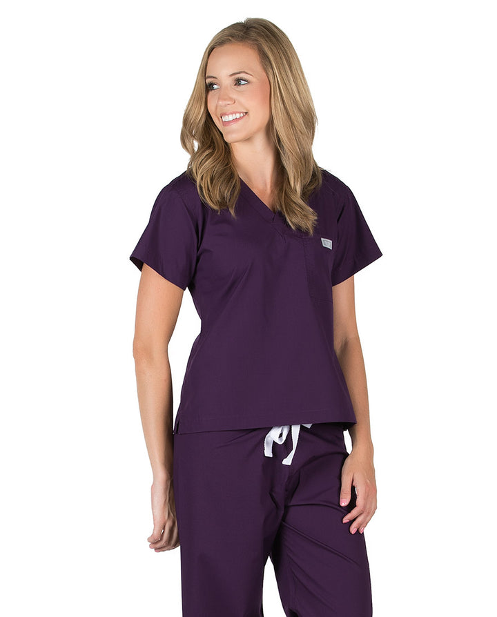 A Few Great Accessories To Enhance Your Scrub Outfit